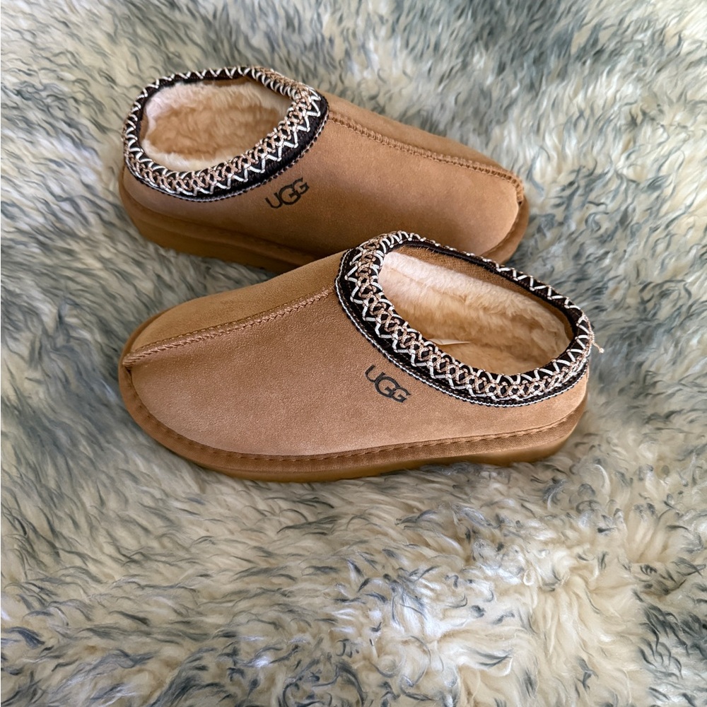 UGG Girls Tan Slippers